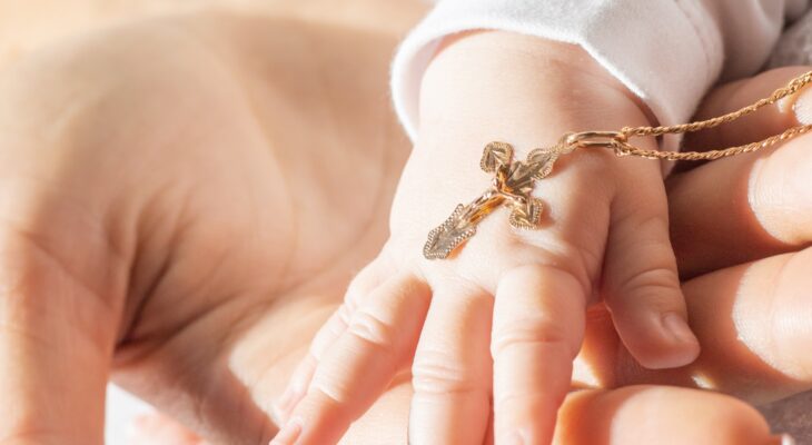 Comment choisir une médaille à offrir à votre filleul ?