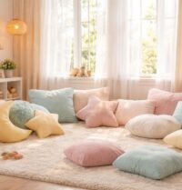 Créez un univers doux pour enfants avec coussins moelleux, tapis et couleurs pastel apaisantes